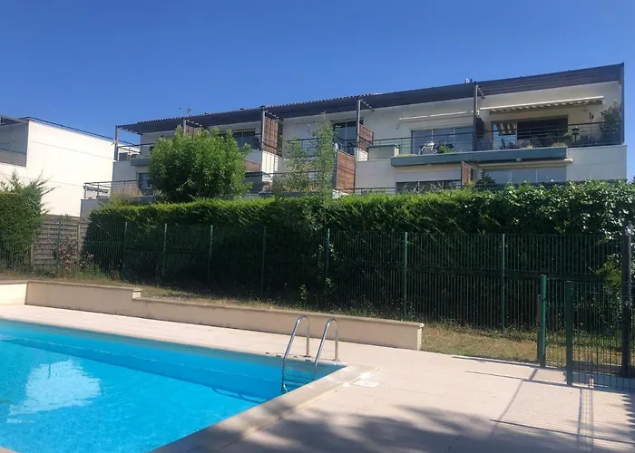 T2 Avec Piscine Et Terrasse Dans Residence Arboree